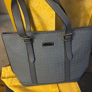 London Fog  Blue Textured  tote bag  faux  leather 11x16 pockets inside  very ro